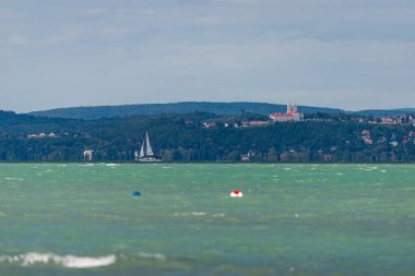 SIOFOK, HUNGARY - 31 Ağustos 2021: Balaton Gölü Yat, Macaristan, Siofok. 