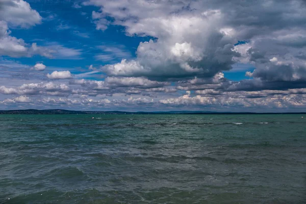 Photo Balaton Lake Siofok Hungary Драматичне Небо Хмарами Блакитна Бірюзова — стокове фото