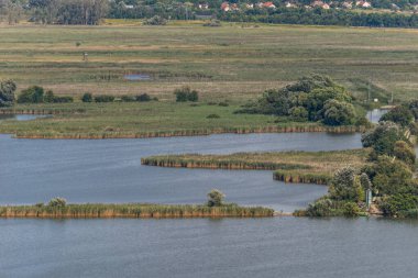 Balaton kırsalının hava manzaralı fotoğrafı. Macar Yazı kırsal arazisi.
