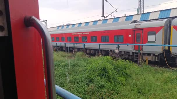 Ferrocarriles Indian Mantienen Marcha Con Precipitaciones Fuera — Vídeos de Stock