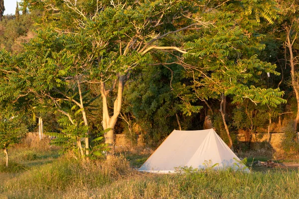 Acampar Com Uma Tenda Turística Beira Mar Estilo Vida Ativo — Fotografia de Stock