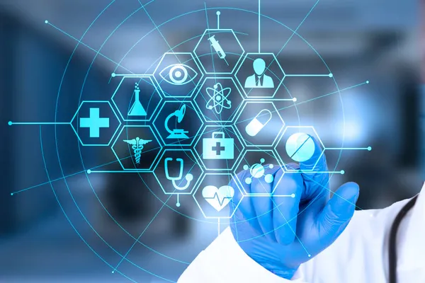 博士的手指向虚拟屏幕 医学创新概念背景 蓝色背景上的医疗保健图标 高质量的照片 — 图库照片