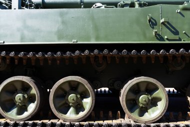 Rus piyade aracının tırtılı, yakın çekim, perspektifte tekerlekler. Yüksek kalite fotoğraf