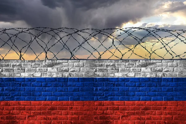 Cihlová Zeď Ostnatým Drátem Barvách Vlajky Ruské Federace Rusko Proti — Stock fotografie