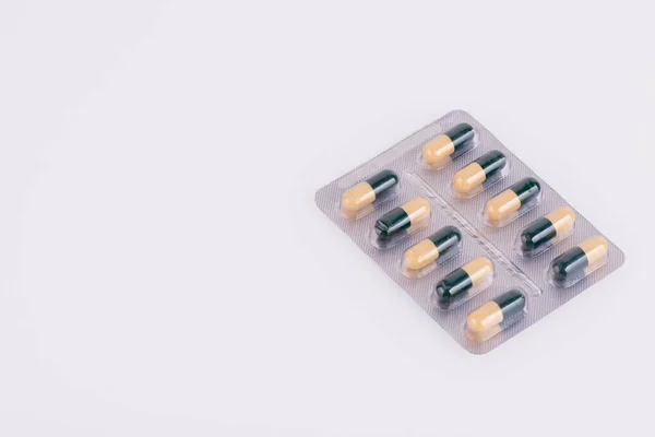 Tabletten Vitaminen Groen Wit Een Blister Een Grijze Blaar Een — Stockfoto