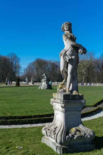 Castel med en trevlig park — Stockfoto