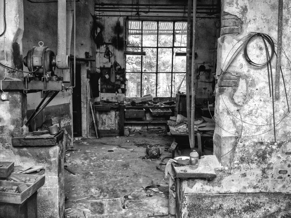 terk edilmiş yıkımı fabrika