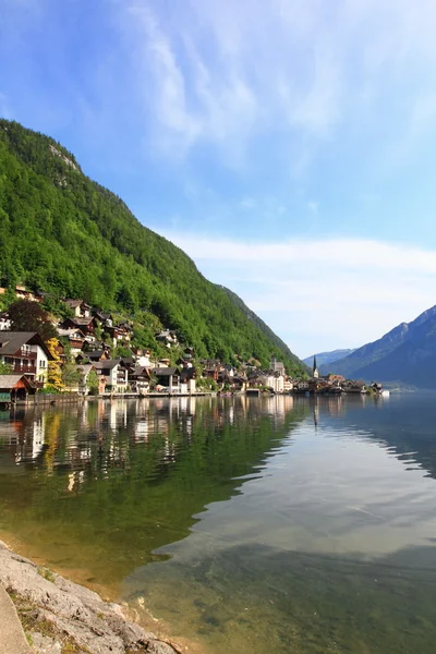 Ruhiger See an den österreichischen Alpen — Stockfoto