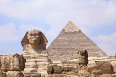 Sfenks ve Giza Piramidi