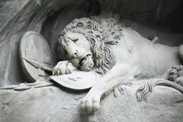 Döende lion monument över Luzern — Stockfoto