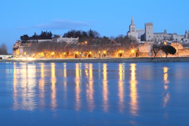 Avignon alacakaranlıkta