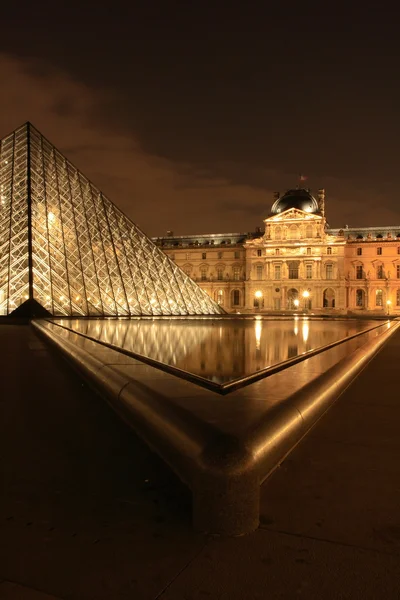 Evening view of Louvre — Stock Photo, Image