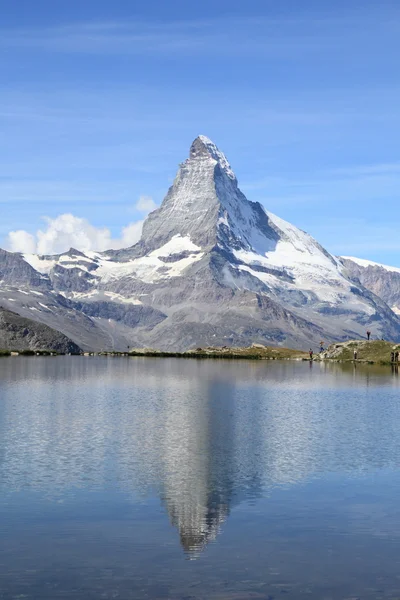 Matterhorn y lago — Foto de Stock