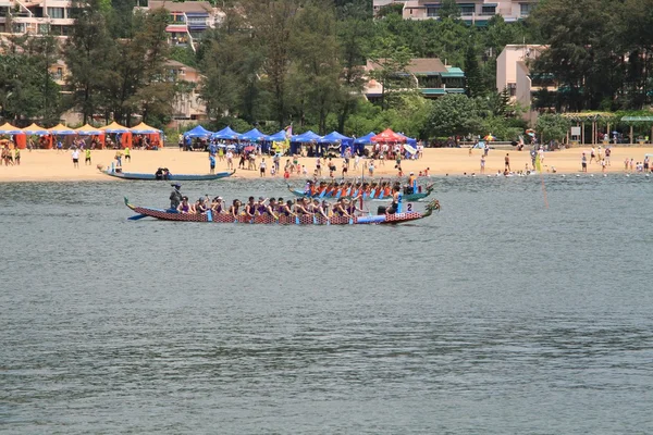 2014 dragon boat race bij discovery bay, hong kong — Stockfoto