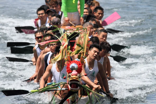 Dragon boat race in wan chai bay, hong kong — Stockfoto