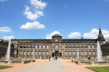 Dresden 'deki Zwinger Sarayı