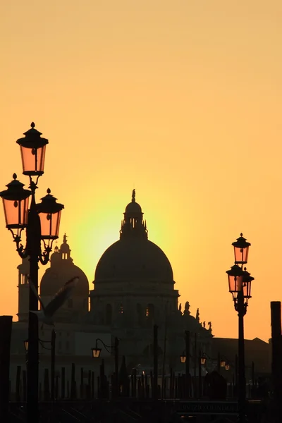 Silueta města Benátek při západu slunce — Stock fotografie