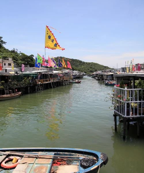 Kanaal en stilt huizen van tai o in hong kong — Stockfoto