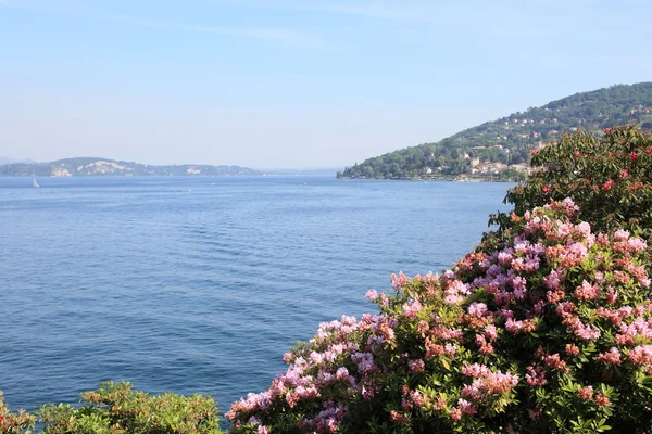 Paisajes de primavera del Lago Mayor — Foto de Stock