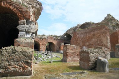 Pozzuoli, İtalya Flavian Amfitiyatrosunun mimarisi 