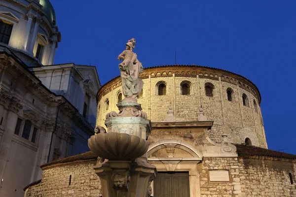 Vista Nocturna Antigua Catedral Brescia Italia Patrimonio Humanidad Por Unesco —  Fotos de Stock