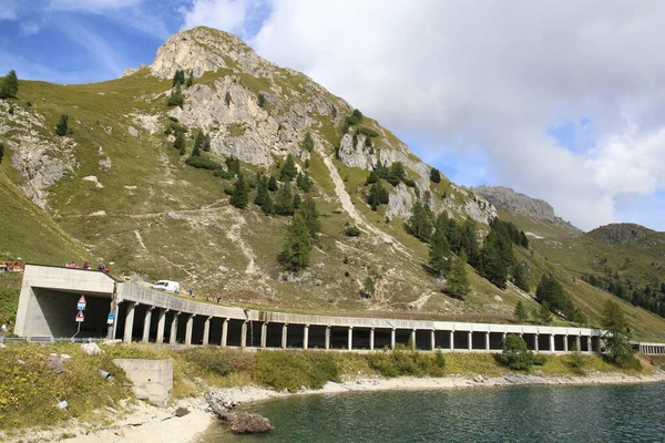 Alpint Landskap Vid Sjön Fedaia Dolomiterna Alperna Italien — Stockfoto