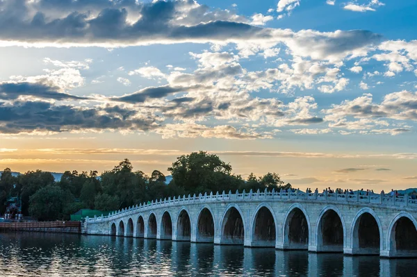 17 boogbrug Leeuw — Stockfoto