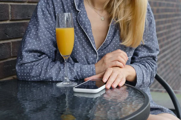 Girl Holds Smartphone Drinks Orange Juice Balcony Fresh Organic Juice —  Fotos de Stock