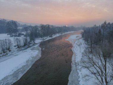 Sunrise in winter at Dunajec River Valley: Dunajec, Pieniny, Kotlina Nowotarska, Poland