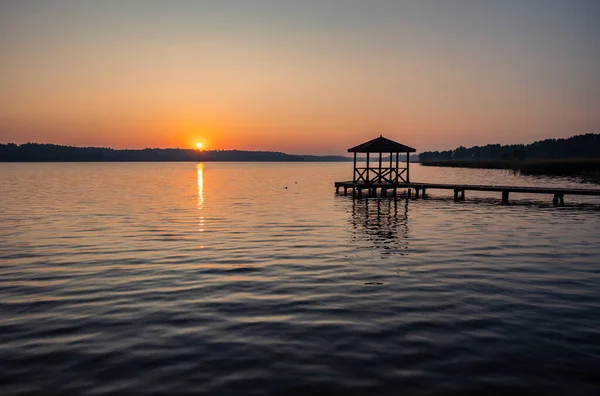 Zachod slonca na Mazurach gölünde gün batımı
