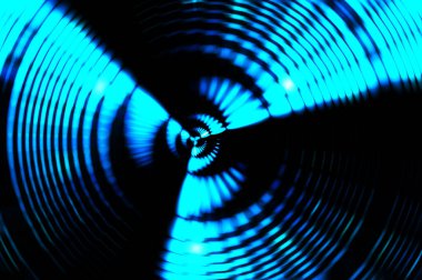 Siyah arkaplanda dönen ışık gösterisi. Lüks çizgiler. Parlak kıvrımlı duvar kağıdı. Uzay tüneli. Dönen ışık çemberi ya da maytap izi. Parlak konsept çizimi.