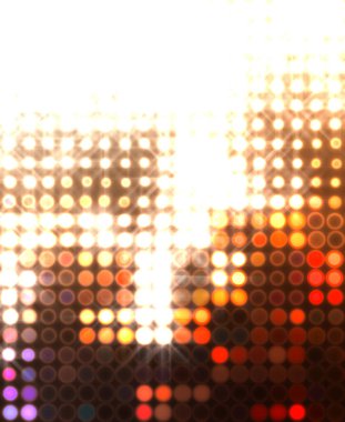 Parlak desenli duvar kağıdı. Sahne ışıkları olan renkli ışıkların ihtişamlı arkaplanı. Parlayan ışıklar siyah arka planda parti izleri. Sahne veya stadyum ışıklarının dijital illüstrasyonu. 