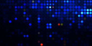 Parlak desenli duvar kağıdı. Sahne ışıkları olan renkli ışıkların ihtişamlı arkaplanı. Parlayan ışıklar siyah arka planda parti izleri. Sahne veya stadyum ışıklarının dijital illüstrasyonu. 