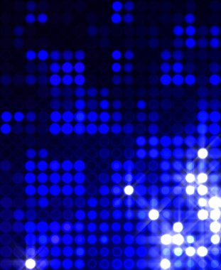 Parlak desenli duvar kağıdı. Sahne ışıkları olan renkli ışıkların ihtişamlı arkaplanı. Parlayan ışıklar siyah arka planda parti izleri. Sahne veya stadyum ışıklarının dijital illüstrasyonu. 