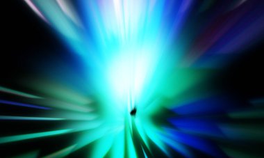 Siyah zemin üzerinde ışık parçacığı izleri. Parlayan parçacıkları ve çizgileri olan ışık patlaması yıldızı. Güzel hareketli soyut ışınlar duvar kağıdı. Renkli Patlama grafiği. Işık ışınlarının patlaması. 