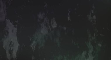 Gotik bir duvarda sıkıntılı ve kirli desenler var. Lekeli renkli hasarlı şablon. Tasarımınız için doku ve elementler. Pis duvar kâğıdı. Grunge arkaplanı.