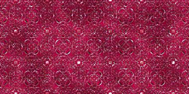 Renkli kumaş arka planında moda tarzında gümüş örgü süsü olan lüks, kusursuz bir şablon. Duvar kağıtları ve tekstil baskısı için tasarım. Lüks, ışıl ışıl metalimsi fantezi dokusu.