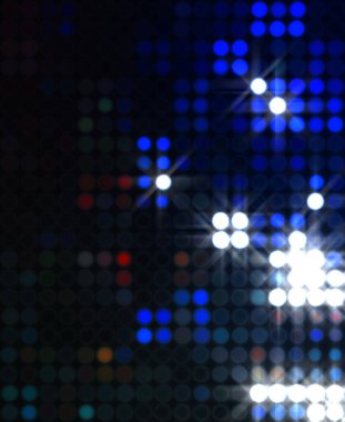 Parlak desenli duvar kağıdı. Sahne ışıkları olan renkli ışıkların ihtişamlı arkaplanı. Parlayan ışıklar siyah arka planda parti izleri. Sahne veya stadyum ışıklarının dijital illüstrasyonu. 