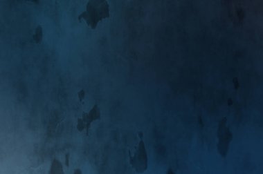 Gotik bir duvarda sıkıntılı ve kirli desenler var. Lekeli renkli hasarlı şablon. Tasarımınız için doku ve elementler. Pis duvar kâğıdı. Grunge arkaplanı.