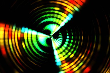 Siyah arkaplanda dönen ışık gösterisi. Lüks çizgiler. Parlak kıvrımlı duvar kağıdı. Uzay tüneli. Dönen ışık çemberi ya da maytap izi. Parlak konsept çizimi.