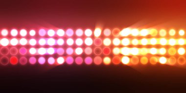 Parlak desenli duvar kağıdı. Sahne ışıkları olan renkli ışıkların ihtişamlı arkaplanı. Parlayan ışıklar siyah arka planda parti izleri. Sahne veya stadyum ışıklarının dijital illüstrasyonu. 