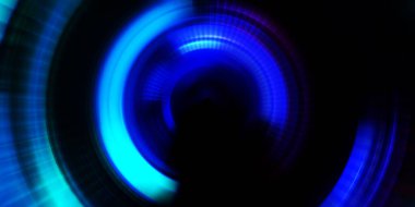 Parlayan neon ışıkları. Parlak sunum tasarım şablonu. Fotoğraf makinesi konsepti. Soyut arkaplan. Dönen ışık ışınları. Hareketli kavramsal duvar kağıdı. Grafik dijital illüstrasyon. 