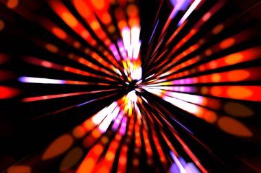 Siyah arkaplanda dönen ışık gösterisi. Lüks çizgiler. Parlak kıvrımlı duvar kağıdı. Uzay tüneli. Dönen ışık çemberi ya da maytap izi. Parlak konsept çizimi.