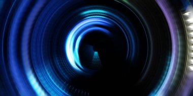 Fotoğraf makinesi konsepti. Soyut arkaplan. Dönen ışık ışınları. Hareketli kavramsal duvar kağıdı. Grafik dijital illüstrasyon. Parlayan neon ışıkları. Parlak sunum tasarım şablonu.