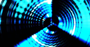 Siyah arkaplanda dönen ışık gösterisi. Lüks çizgiler. Parlak kıvrımlı duvar kağıdı. Uzay tüneli. Dönen ışık çemberi ya da maytap izi. Parlak konsept çizimi.