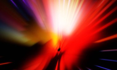 Siyah zemin üzerinde ışık parçacığı izleri. Parlayan parçacıkları ve çizgileri olan ışık patlaması yıldızı. Güzel hareketli soyut ışınlar duvar kağıdı. Renkli Patlama grafiği. Işık ışınlarının patlaması. 