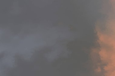 Modern fırça darbeleri. Poster, duvar sanatı, afiş, kart, kitap kapağı veya ambalaj için rahatlatıcı kompozisyonun yumuşak renkli çizimi. Pastel renklerle suluboya. 