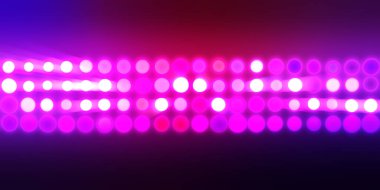 Parlak desenli duvar kağıdı. Sahne ışıkları olan renkli ışıkların ihtişamlı arkaplanı. Parlayan ışıklar siyah arka planda parti izleri. Sahne veya stadyum ışıklarının dijital illüstrasyonu. 