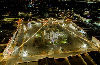 Teksas Adliyesi 'nde Noel ışıkları. Granbury Teksas 'ta.  