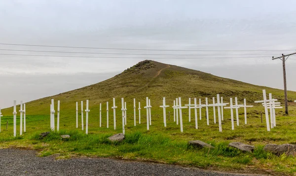 自1972年以来 在冰岛 在雷克雅未克和塞尔福斯之间的公路上死亡的人共有52人 — 图库照片